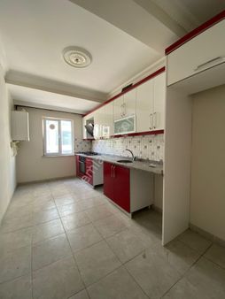 Esenyurt Mehmet Akif Ersoy Mahallesi 2+1 3.kat Kiralık Boş Daire Balkonlu Geniş Mutfa Metrobüs 15 Dk