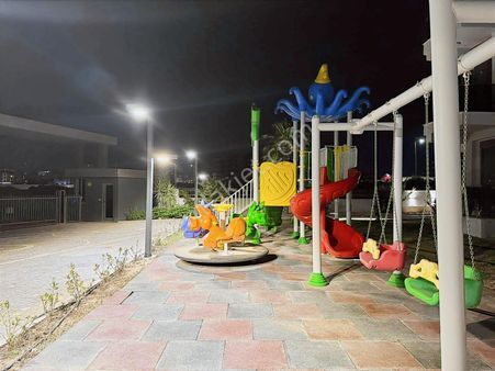 Tramvaya Yakın Havuz Manzaralı Site İçerisinde 1+1