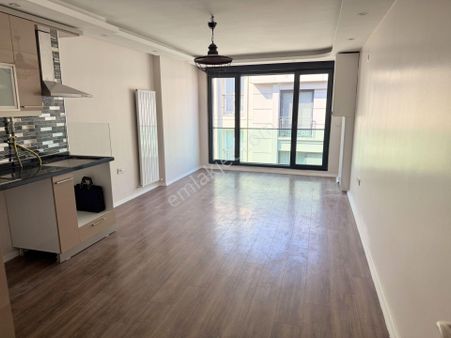 Ahmet Fetgari'de Yenice Binada Asansörlü 4. Katta, Kombili 85m2