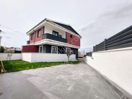 Kartallar'dan Emsallerinin En Uyğunu Büyük Bahçeli Yazlık Villa.