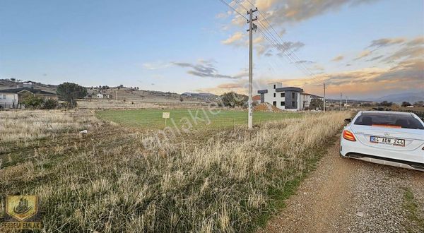 Çift Cephe Yol Olan 708 M Arsa