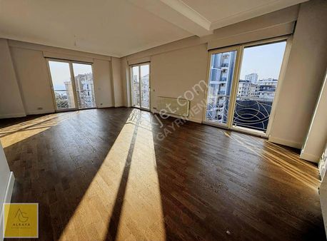 Alkaya'dan Caddebostan Sahil'de Satılık 3+1 Boş Daire Katta Tek