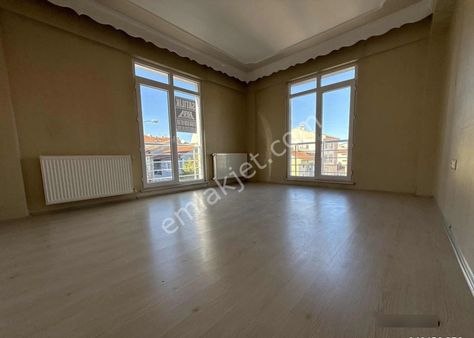 Emek Mah. Ertaş Caddesi Dibi 2+1 100m2 Daire
