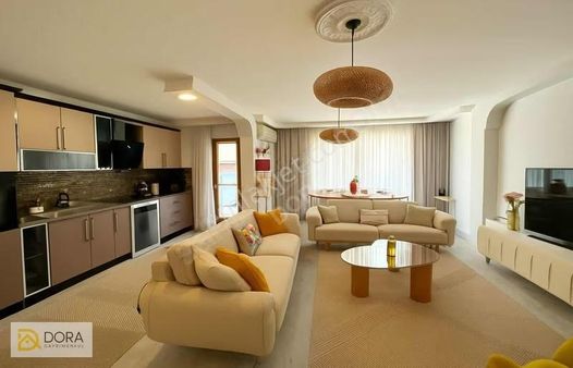 Urla'da Merkezi Konumda Teraslı Dubleks Daire