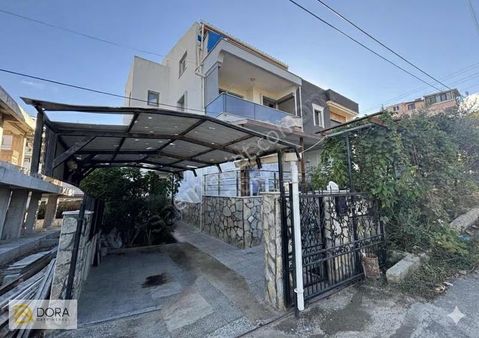 Urla'da Geniş Balkonlu Ek Bağımsız Bölümü Olan Daire