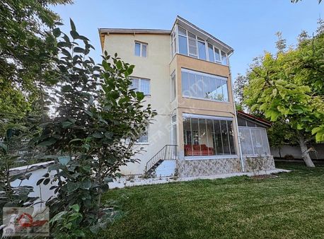 Niğde Bahçeli De Satılık 3katlı Müstakil Ev