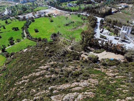 Urla Rüstem De Satılık Resmi Yola 110 Mt Cepheli Tarla