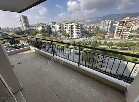 Doğa Dostu'ndan Bornova Bayraklı Ortası Cadde Üzeri 3+1