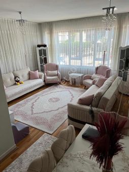 Satılık Köşe Başı Ayrı Mutfaklı 2+1