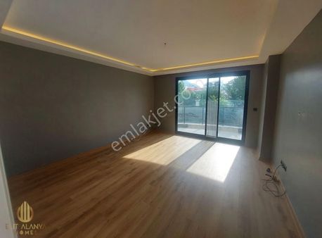 Oba Çarşamb'da 115 M2 2+1 Havuzlu Kiralık Daire