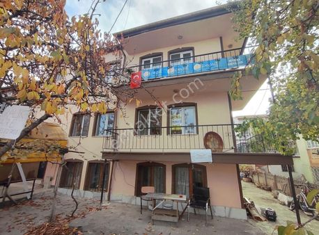 Yenice Mah.'de Arakat-mantalomalı-d.gazlı 3+1 Daire