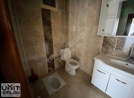 Ümit Emlak'tan Sanayide 3+1 180m2 Ara Kat Merkezi Konumlu Daire