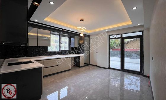 *bş*kardeşler'den Ana Caddeye 1sk Güney Cephe Katta Ön Cephe 3+1