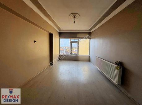 Remax Desıgn Adnan Menderes Cadde Üstü Kiralık Daire