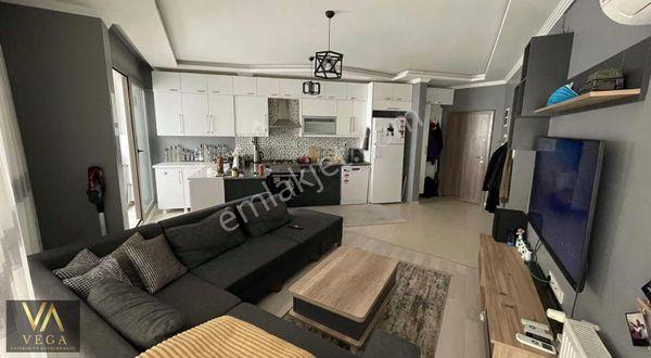 Cumhuriyet Mahallesi Site İçinde Satılık Geniş 1+1 Daire