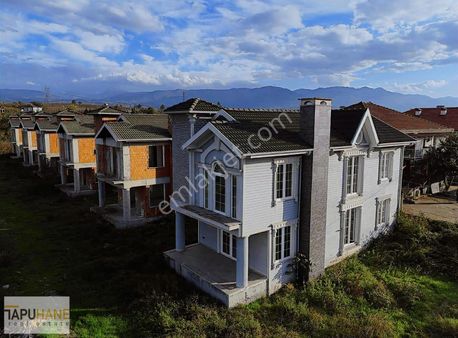 Tapuhane'den Mahmutbey Maahallesinde Satılık Villa