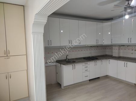 Ender Uysal Gayrimenkulden Satılık Fesleğen De 3+1 Balkonlu Çok Geniş Daire..