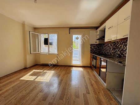 Bornova Pazaryeri Yakını Kiralık 1+1 Daire