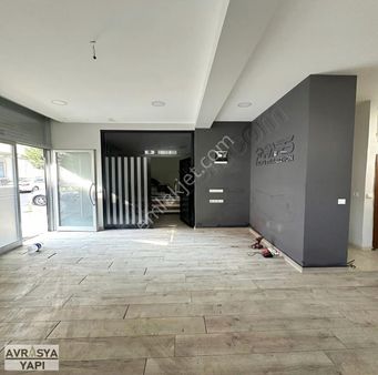 Kod 2166 Esenşehir Mah Metroya Yürüme Mesafesinde Kiralık Dükkan