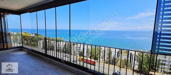 Yalıncak Sahil'de Full Deniz Manzaralı Satılık Lüks Daire