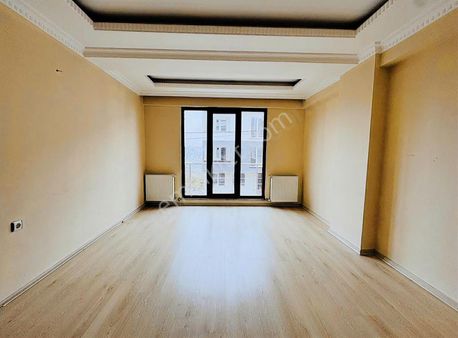 Başakşehir Güvercintepe Satılık Daire 2+1 95 M2 7 Yıllık Bina