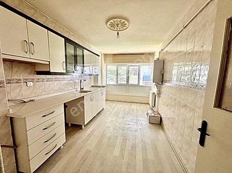 Kuşcağız Mahallesi'nde Cadde Üzerinde 3+1 Daire!