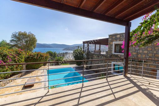 Bodrum Türkbükü Deniz Manzaralı Satılık Villa