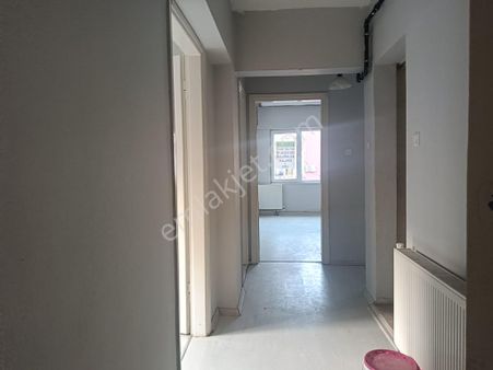 Acarlar Emlaktan Zafer Mah. Katlı Otopark Yakınında 3+1-125 M2 Doğalgazlı Kiralık Daire