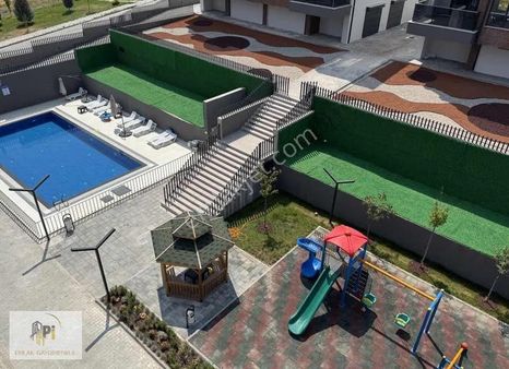 Pi Gayrimenkul'den Batıkent'te Havuzlu Site İçi 4+1 Daire