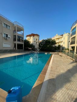 Aydın Akbük'te Satılık Merkeze Ve Denize Yakın Havuzlu Sitede 3+1 Eşyasız Deniz Manzaralı Daire