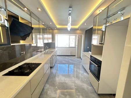 Taner'den Dikmen'de 4+1 Şehir Manzaralı Giyinme Odalı Süper Lüks Dubleks