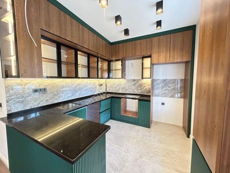 Taner'den Sokullu Ptt Yakını 2+1 Giriş Kat Ön Cephe Lüks Yapılı Masrafsız