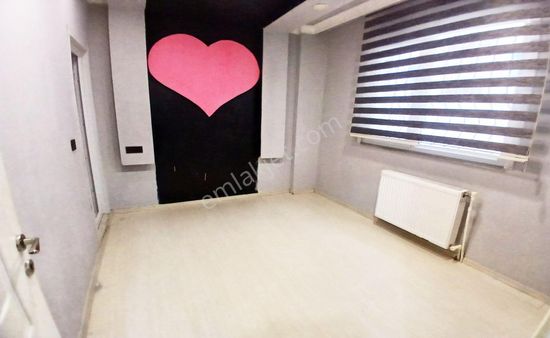 Acil Satılık Tek Daire Üzeri Merkaezi Konum Da Bahçekatı Daire