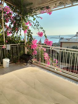 Aydın Akbük'te Satılık Denize Yakın Deniz Manzaralı 6+2 Eşyalı Bahçeli Yazlık