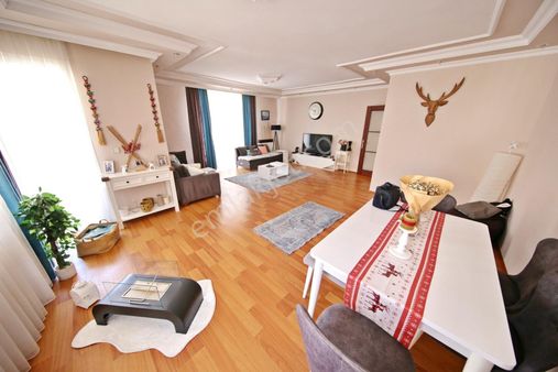 Yatırım'dan İdealtepe'de Ebeveyn B. Sokağa Cepheli 4+2 Dubleks