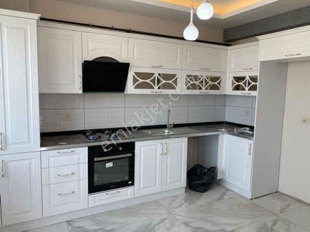 Rota'dan Siverek Caddesi Civarı Geniş 2+1 Acil Satılık Daire / Bağlar / Bağcılar