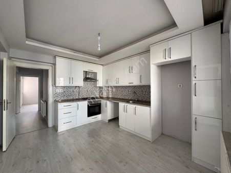 Fatih Caddesi Üzerinde Kiralık Doğalgazlı-otoparklı 2+1 Daire