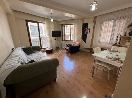 Cadde Yanı 1.kat Full Aydınlık 3+1 Ayrı Mutfaklı Daire . Metro 17dk