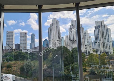 Maslak 1453 Sitesinde 3+1 Şık Mobilyalı Teraslı Daire