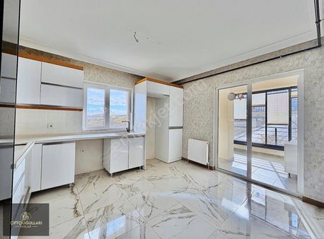 Çiftçioğullarından▃fatih Mah.cadde Üzeri Asansörlü Ara Katta 3+1