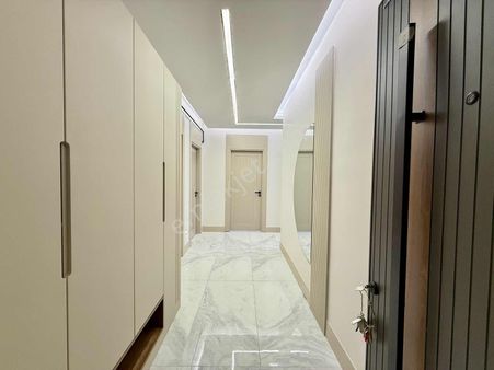 Bahçelievler'de Sıfır 4+0 Teslim Hemen Oturulur Giyinme Odalı