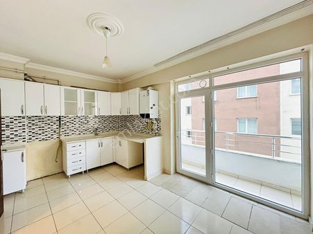 Harika Konumlu 3+1 Yüksek Kredi İmkanı Ebeveyn Banyolu Kombili