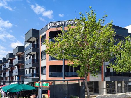 Silivri Mimar Sinan Mah. Merkezi Konumda Merdan Cadde'de 2+1