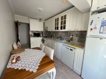 Manisa Şehzadeler İbrahim Çelebi Mah.2.balkon 3+1 130m2 Köşe Cadde Üzeri Daire 4.550.000