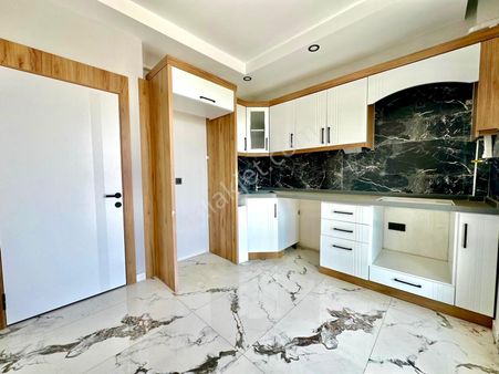 ▶ ▶ Akçay Körfez'den Burhaniye Örende Ara Kat Sıfır Satılık 2+1 Daire