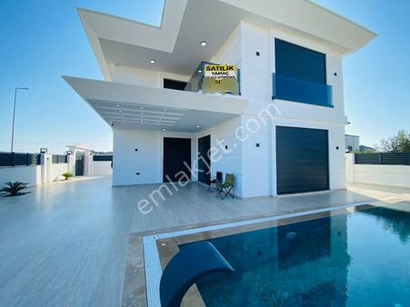 Didim Efelerde Villa Bölgesinde 310 M2 Arsa İçinde Köşebaşı Tam Müstakil