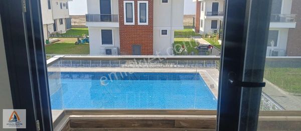 Denize Sıfır Güvenlikli Sitede 4+1 Satılık Villa