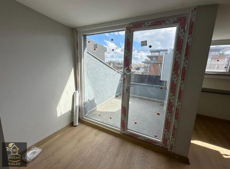 Üsküdar Merkezde Sıfır Binada Yatırımlık Çift Cepheli 4+2 Dublex