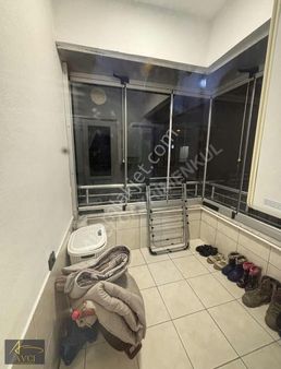 Avcı Gayrimenkulden Karşıyaka' Da Satılık 3+1 Daire