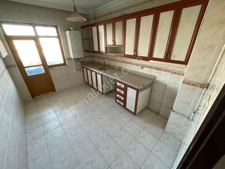 Bulvara Yakın Park Cephe Site İçerisinde Salon Bağımsız Daire